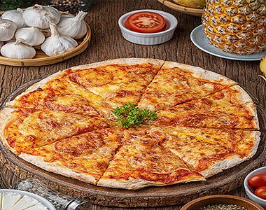 BBQ Chicken Pizza with Roasted Shallots & Cheddar Cheese (พิซซ่าไก่บาร์บีคิว่) - Angle 2