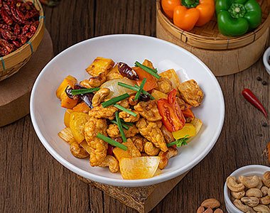 Gai Pad Met Mamuang (ไก่ผัดเผ็ดมะม่วงหิมพานต์) - Angle 2