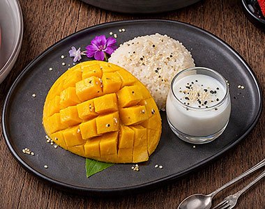 Mango with Sticky Rice (ข้าวเหนียวมะม่วง)