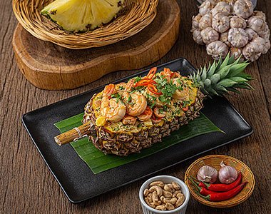 Khao Ob Sapparot Goong/Gai (ข้าวอบสบปะรด กุ้ง/ไก่) - Angle 2