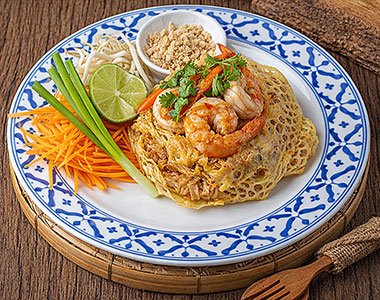 Paht Thai Gai/Goong (ผัดไทย ไก่/กุ้ง ห่อไข่)