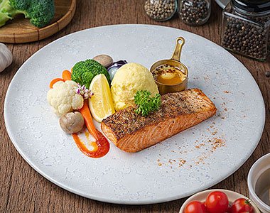 Chargrilled Salmon Steak (สเต็กปลาแซลมอนย่าง)