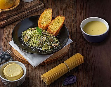 Sauteed Mushrooms & Pesto with Garlic & Pine Nuts (ซอสครีมโหระพาเเละเห็ด) - Angle 1