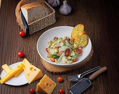 Traditional Caesar Salad (ซีซ่าสลัด) with or without Grilled Chicken (ซซาสลัด เสร์ฟกับไก่ย่าง )/Grilled Prawns (ซซาสลัด สร์ฟกับกุ ้งย่าง)/Roasted Beef (ซซาสลัด เสร์ฟกับเนื้ออบ) - Angle 2