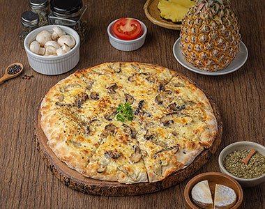 Mozzarella Cheese & Truffles (พิซซ่าหน้ามอสซาเรลล่าชีสและทรัฟเฟิล) - Angle 2