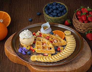 Waffle with Mixed Fruits and Vanilla Ice Cream (วาฟเฟิล) - Angle 2