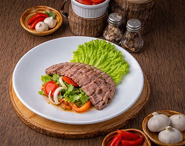 Yam Neua Yang/Yam Moo Yang (ยํา เนื้อย่าง/หมูย่าง) - Angle 2