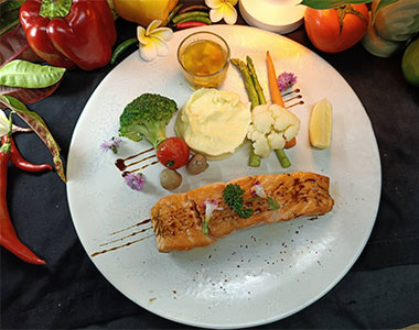 Chargrilled Salmon Fillet (ปลาแซลมอนย่าง)
